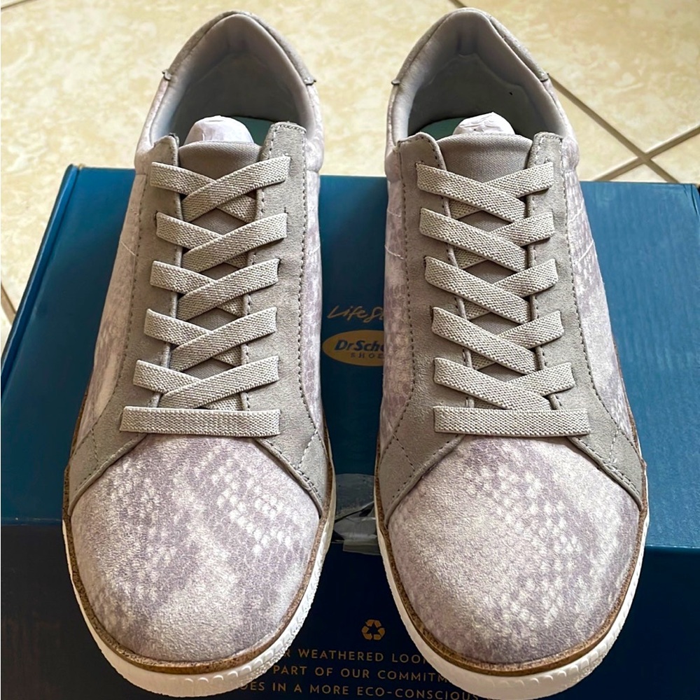 NWT Dr. Scholl’s Grey Snakeskin Fashion Sneakers Size 9.5.